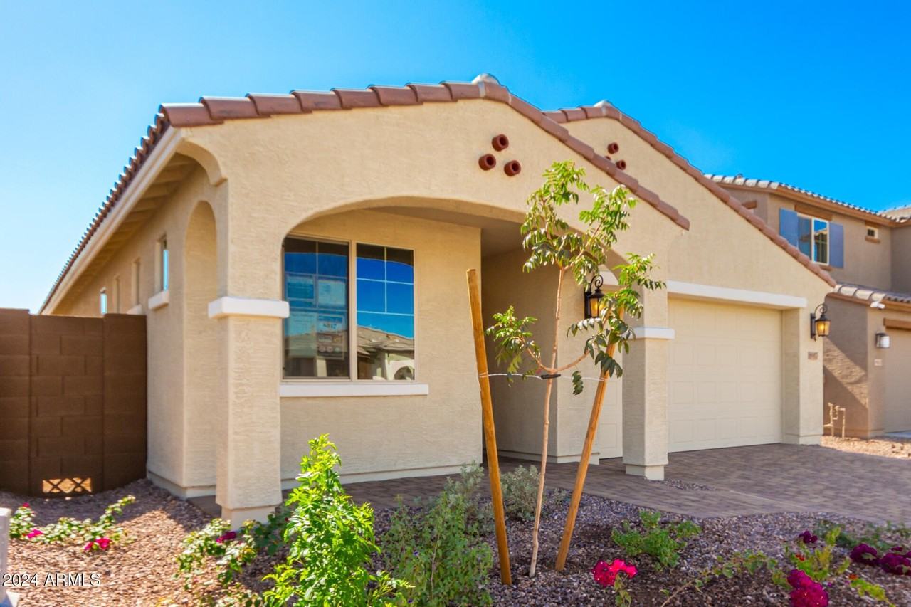 8917 W Orange Dr - Photo 6 of 40