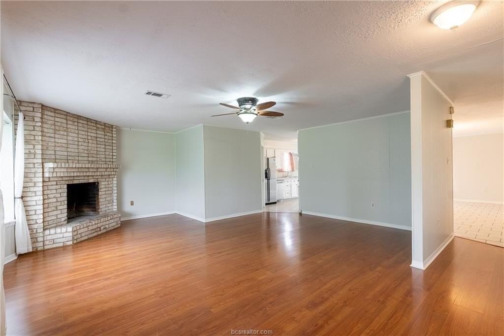 9812 Runaway Rd - Photo 3 of 18