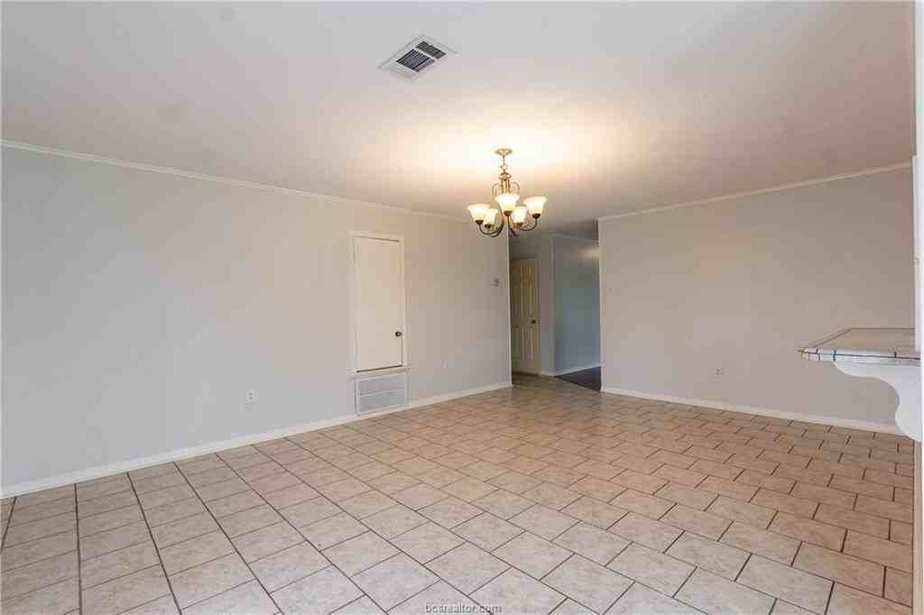 9812 Runaway Rd - Photo 6 of 18