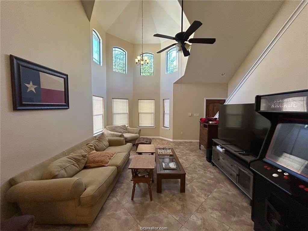 1714 Boardwalk Ct - Photo 3 of 25