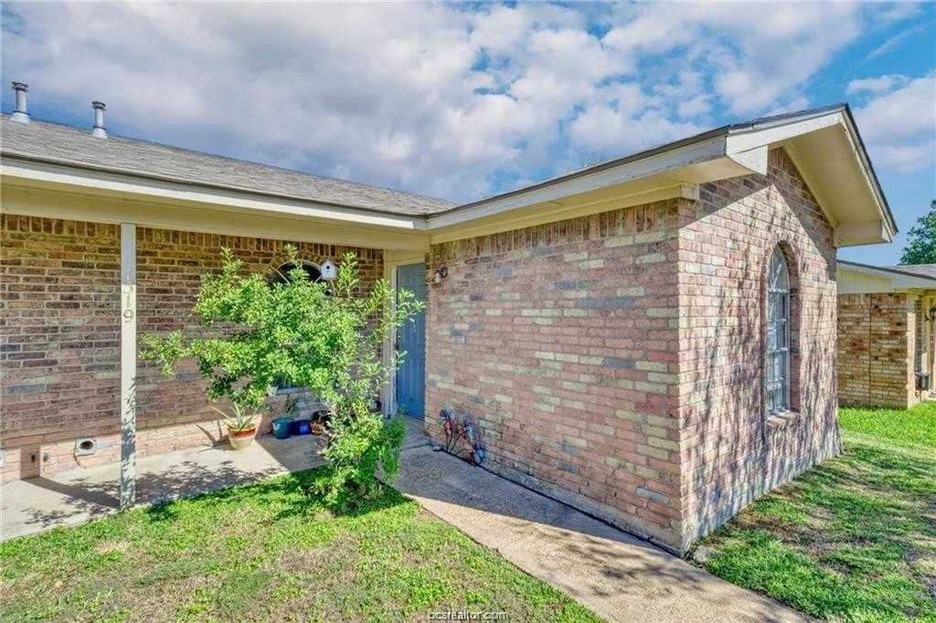 1519 Hillside Drive - Photo 3 of 12