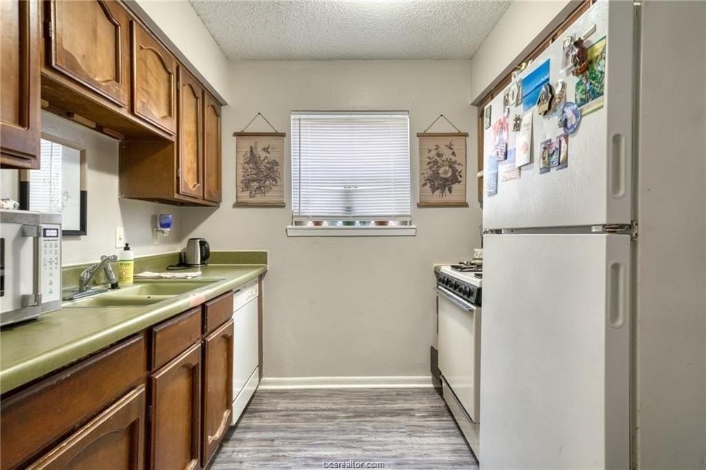 1519 Hillside Drive - Photo 5 of 12