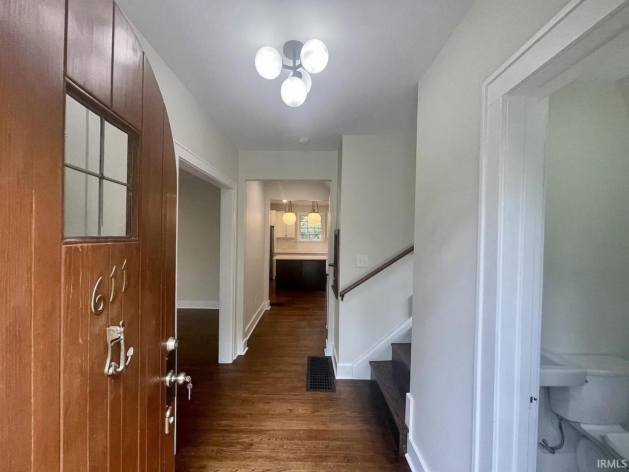 611 S Eagleson Ave - Photo 4 of 36