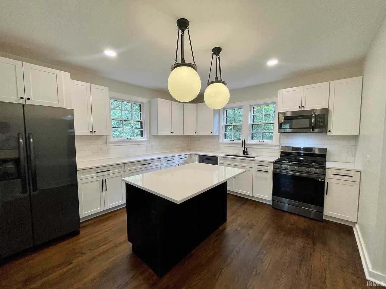 611 S Eagleson Ave - Photo 7 of 36