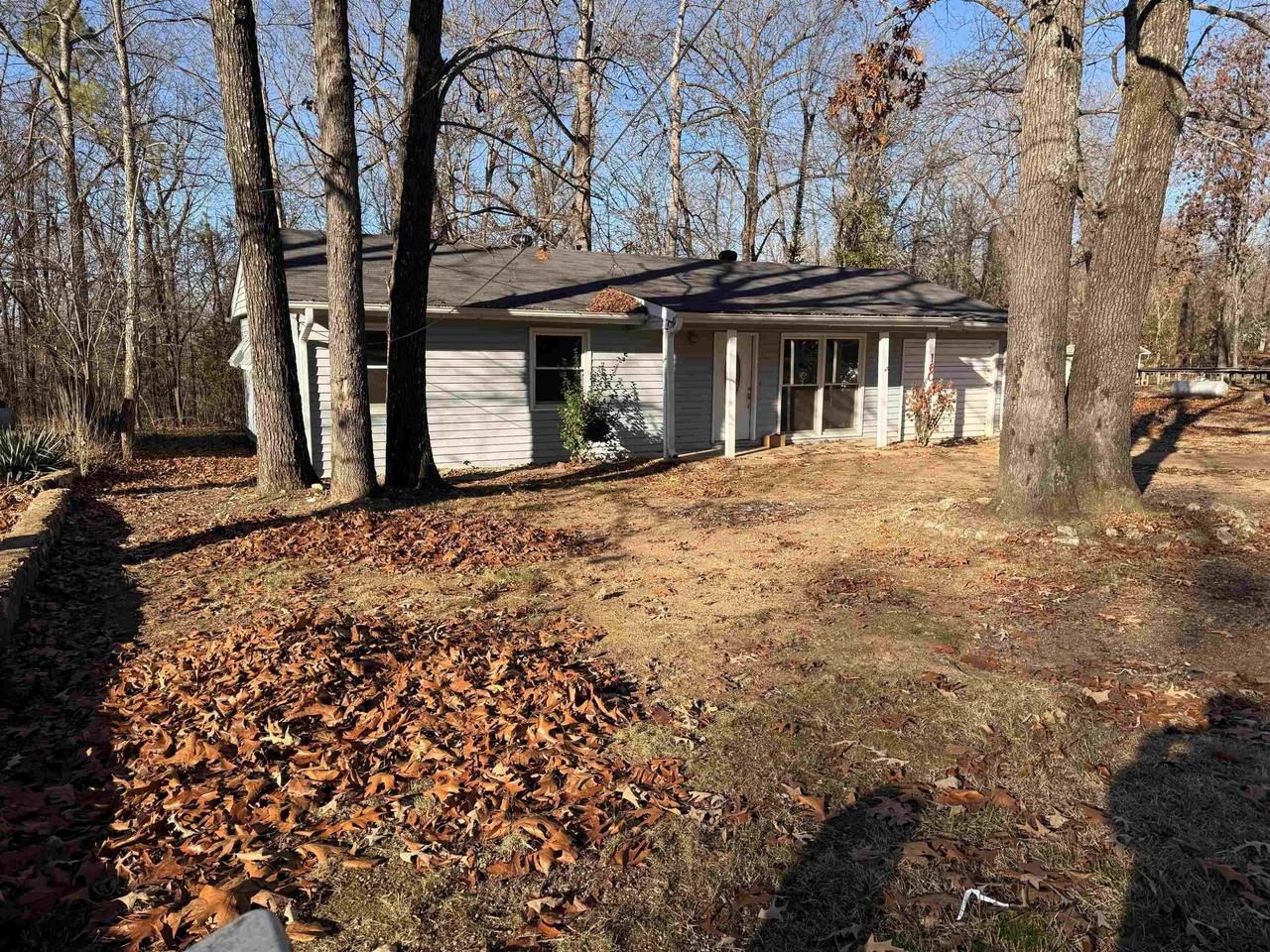 160 Hiawatha Drive - Photo 3 of 24