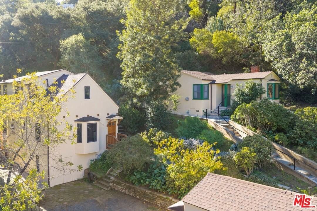 3705 Fredonia Dr - Photo 3 of 50