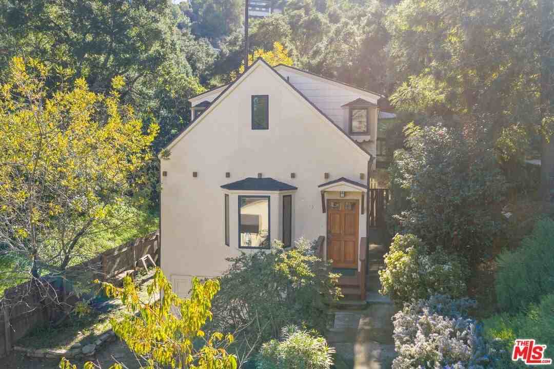 3705 Fredonia Dr - Photo 5 of 50