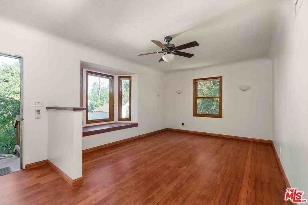 3705 Fredonia Dr - Photo 7 of 50