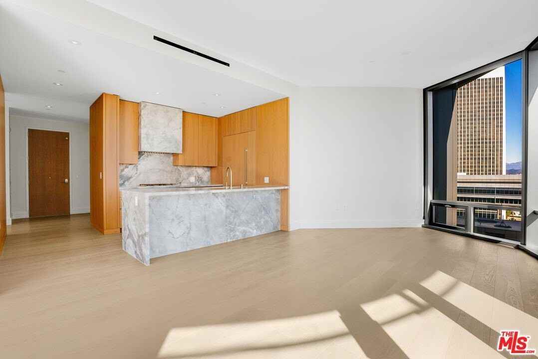 211 W Elm Ct unit: 16B #16B - Photo 4 of 32