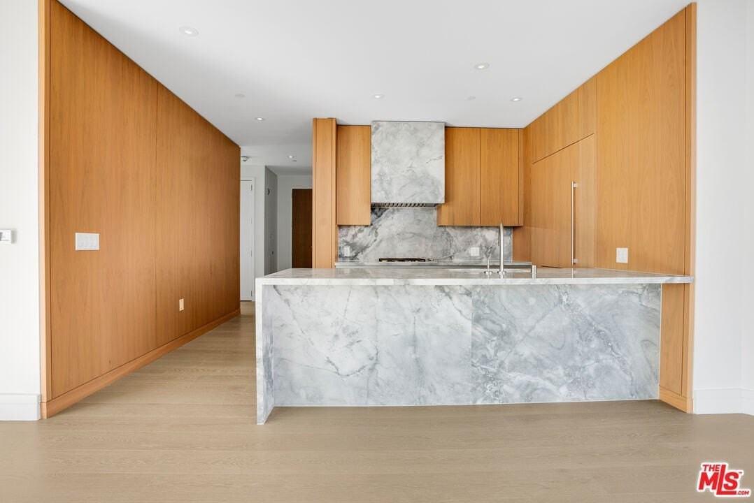 211 W Elm Ct unit: 16B #16B - Photo 5 of 32