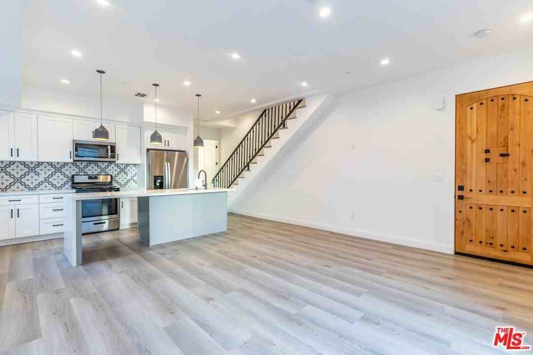 5325 1/2 Ben Ave - Photo 2 of 14