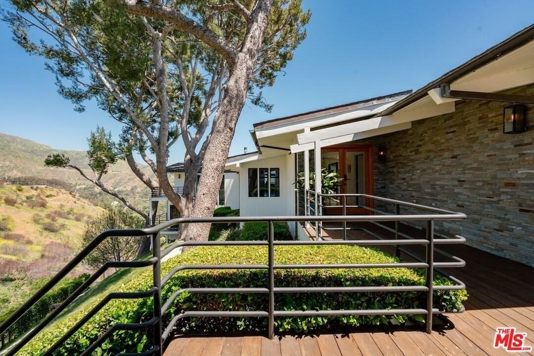 23701 Harbor Vista Drive - Photo 4 of 32