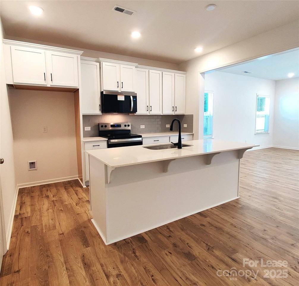 2112 Edison Street - Photo 4 of 25