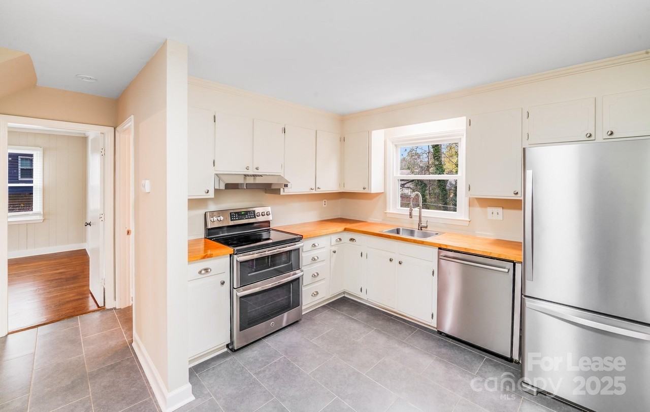 5001 Vescova Ct - Photo 4 of 29