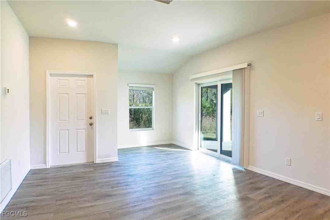 225 Rogers St - Photo 2 of 16