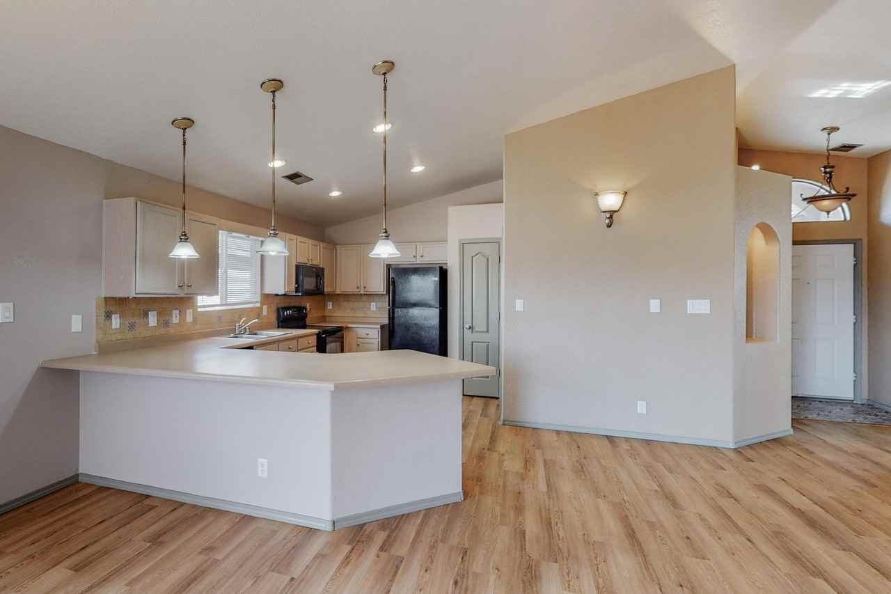 745 Valley Meadows - Photo 4 of 29