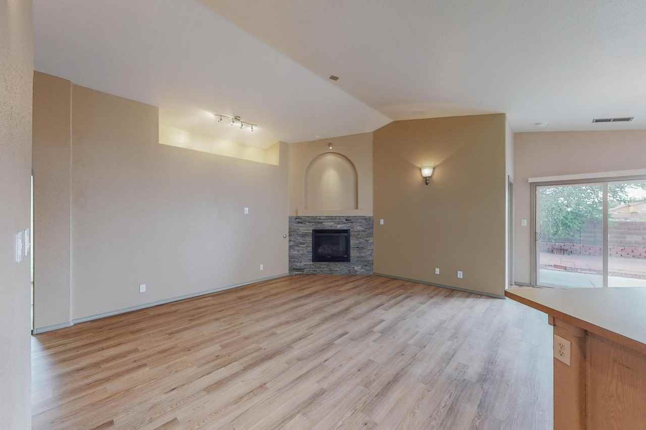 745 Valley Meadows - Photo 6 of 29