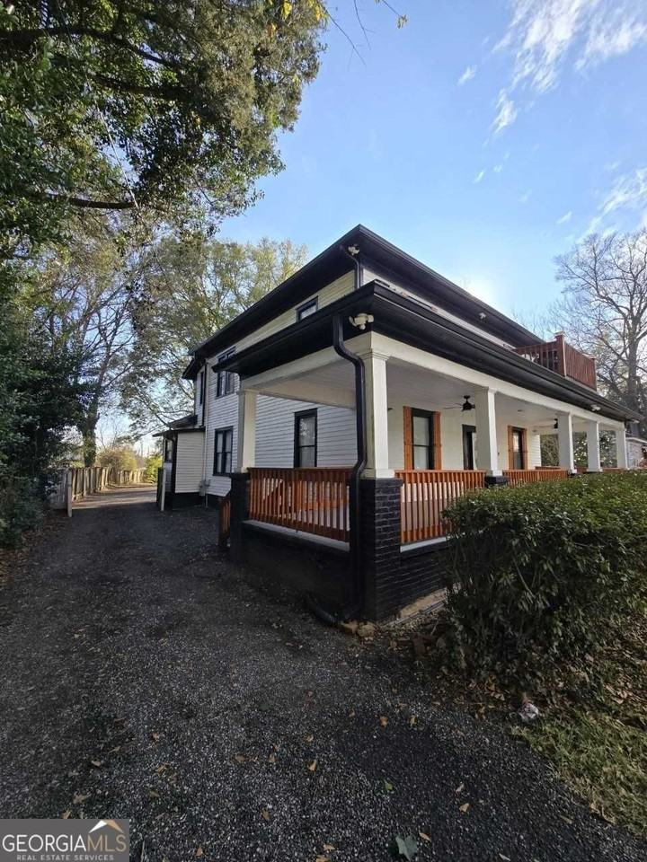 402 Meriwether St - Photo 2 of 38