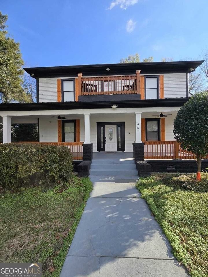 402 Meriwether St - Photo 4 of 38