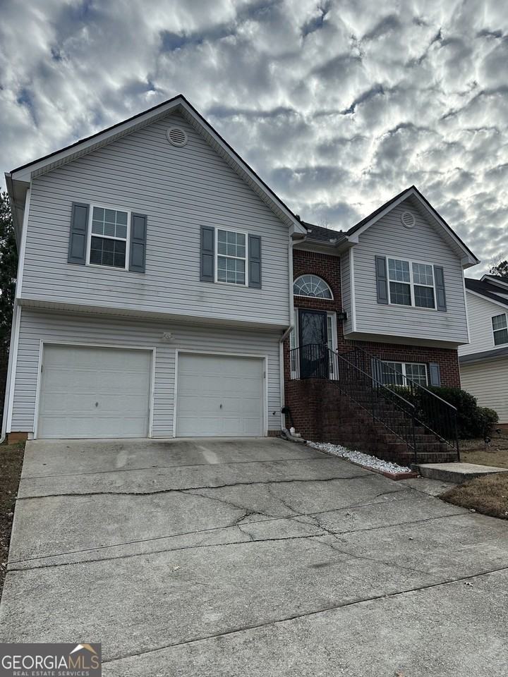 1943 Oakbluff Dr - Photo 3 of 19