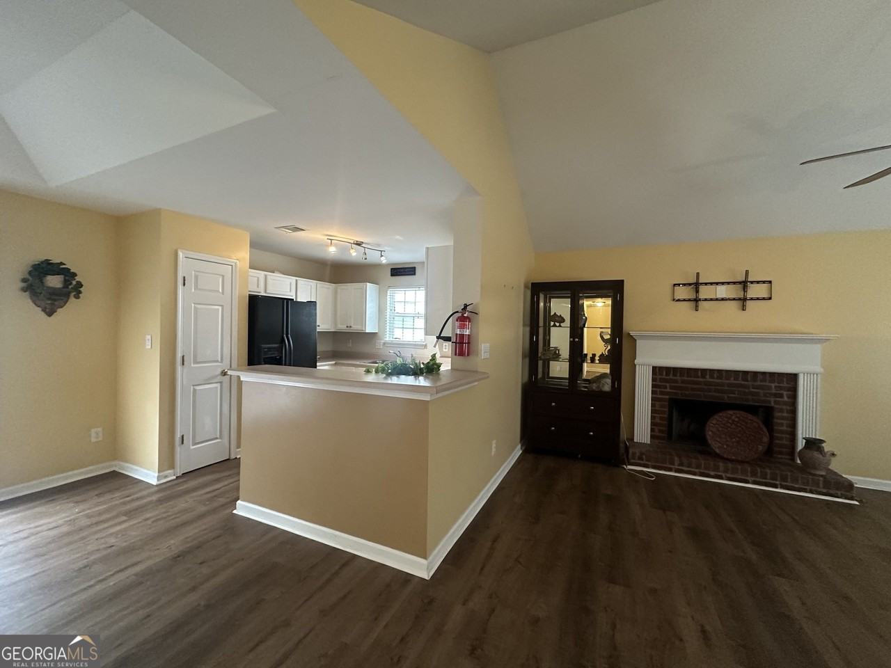 1943 Oakbluff Dr - Photo 5 of 19