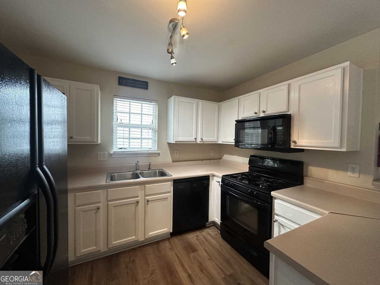 1943 Oakbluff Dr - Photo 6 of 19