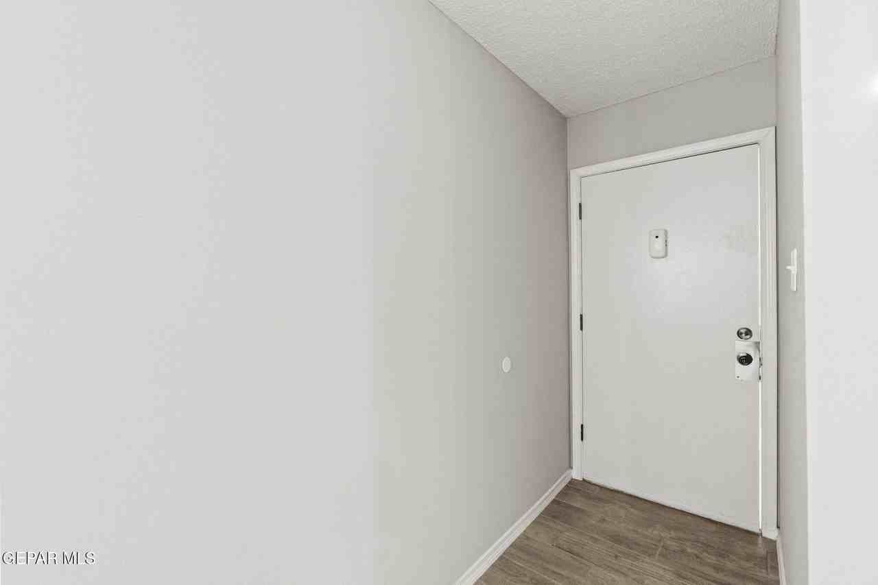 6400 Edgemere Blvd Apt 11 #11 - Photo 5 of 29