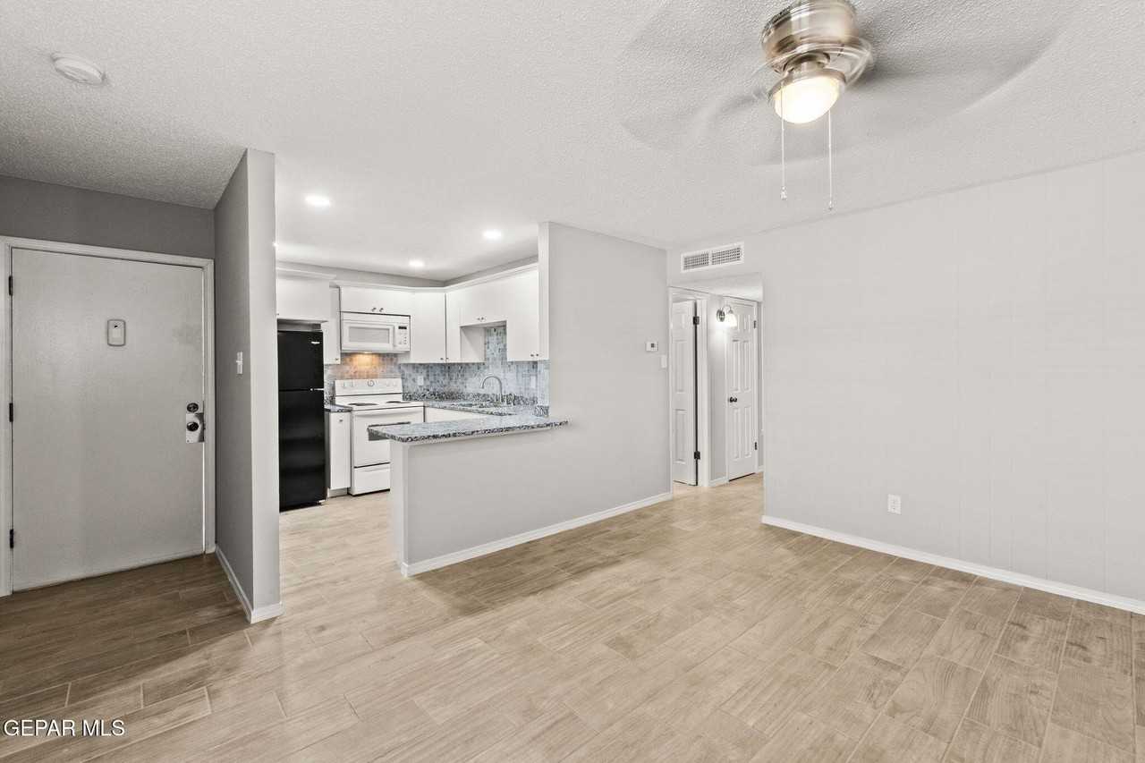 6400 Edgemere Blvd Apt 11 #11 - Photo 6 of 29