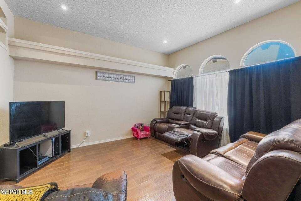 2297 Lisa Sherr St - Photo 6 of 31