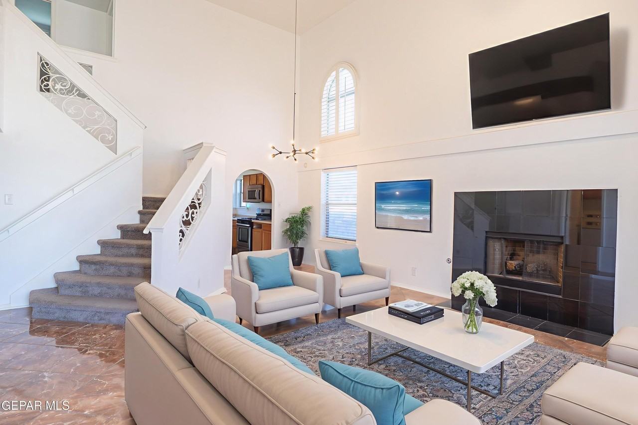 1497 Dunlin Pl - Photo 3 of 37