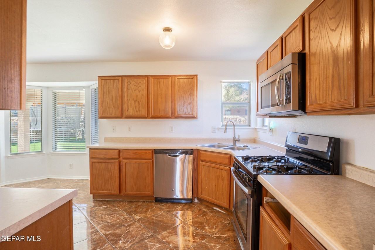 1497 Dunlin Pl - Photo 6 of 37