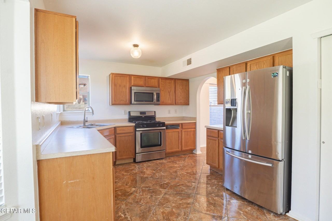 1497 Dunlin Pl - Photo 7 of 37