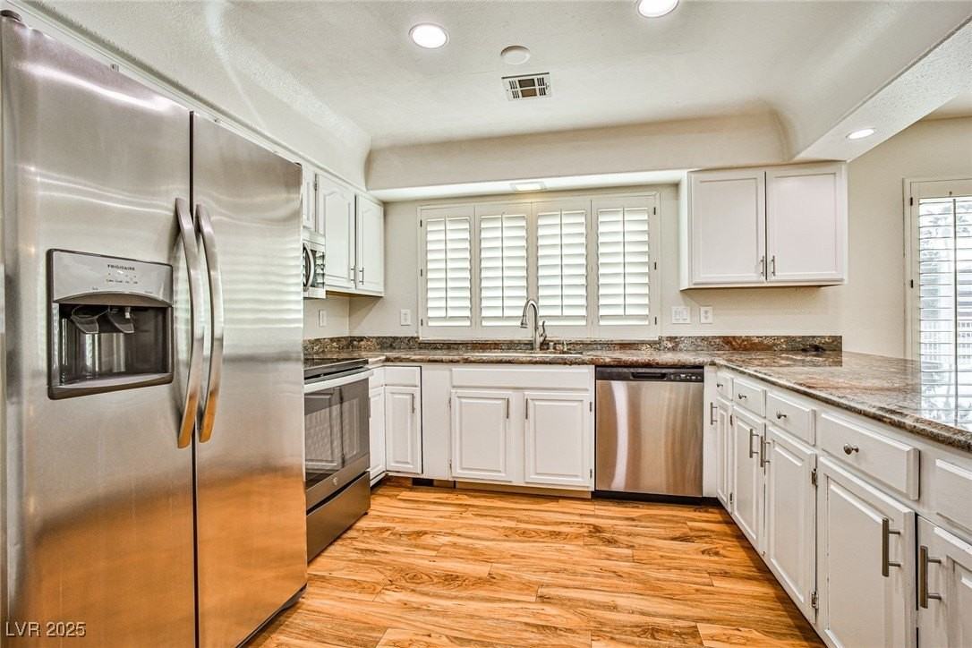 6315 N Park St - Photo 5 of 37