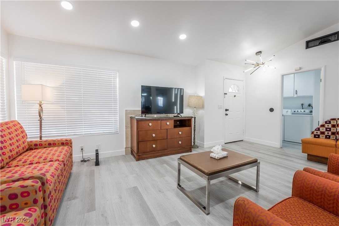 2364 Belvedere Dr - Photo 4 of 40