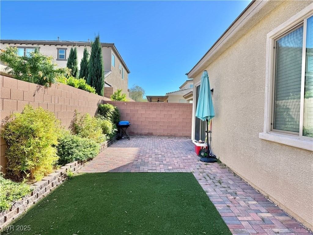 6712 Stonetrace Street - Photo 2 of 12