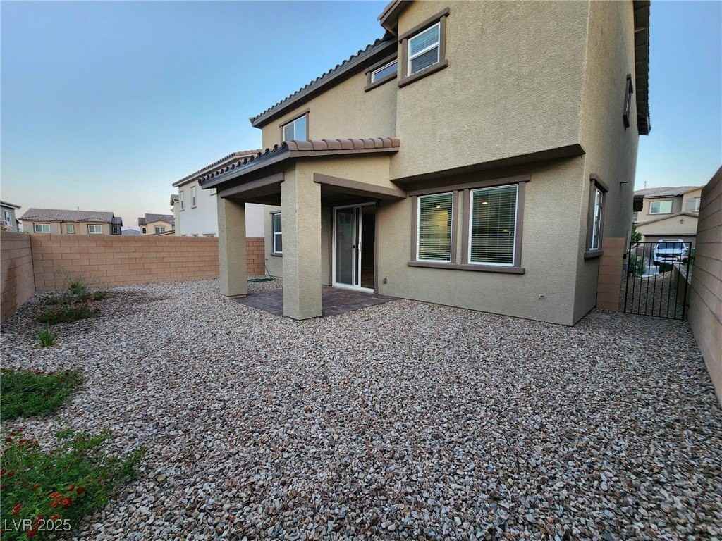 10384 Bagg Ave - Photo 2 of 6