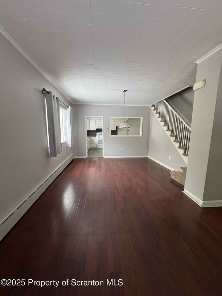 1406 Penn Ave - Photo 3 of 12