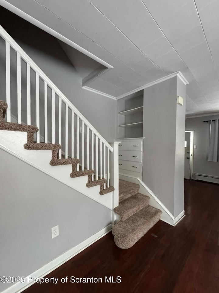 1406 Penn Ave - Photo 4 of 12