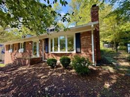 featured image of 1450 Deer Path