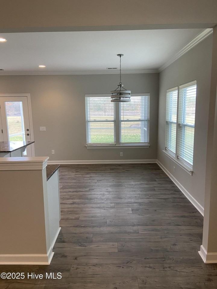 5872 5872 Park W Circle - Photo 4 of 25