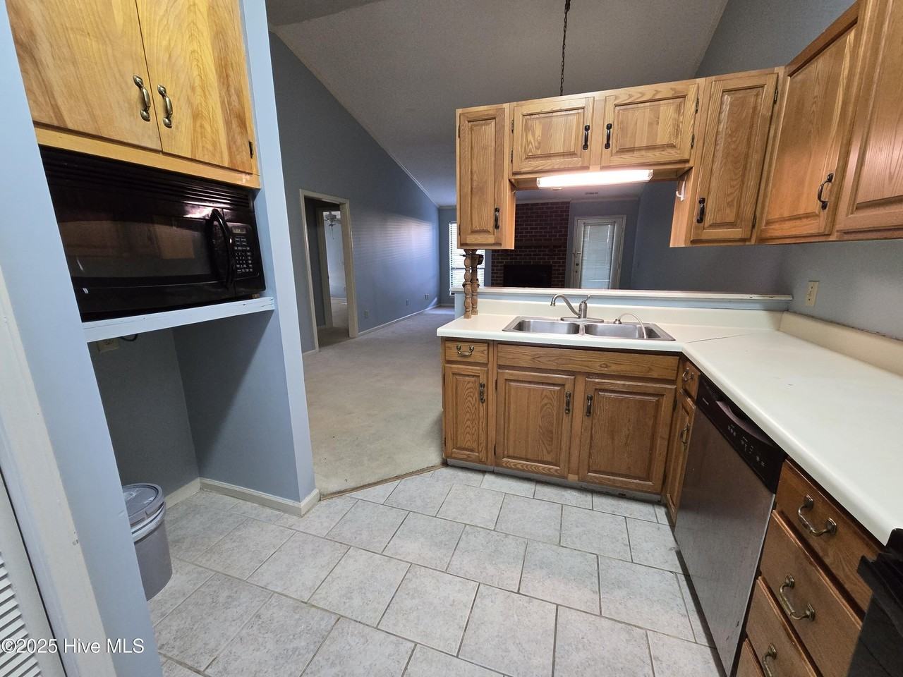 1 Upton Ct - Photo 3 of 16