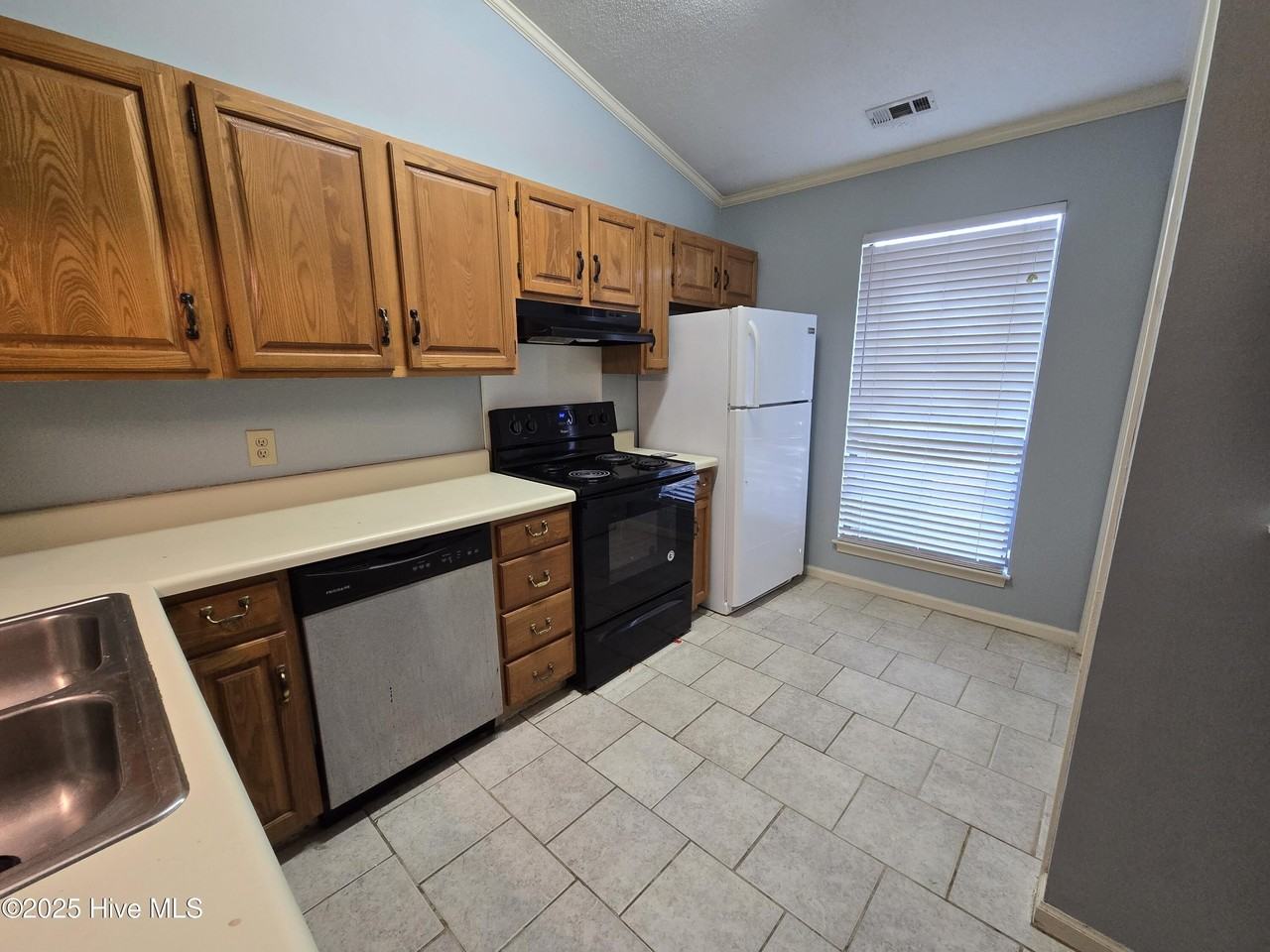 1 Upton Ct - Photo 4 of 16