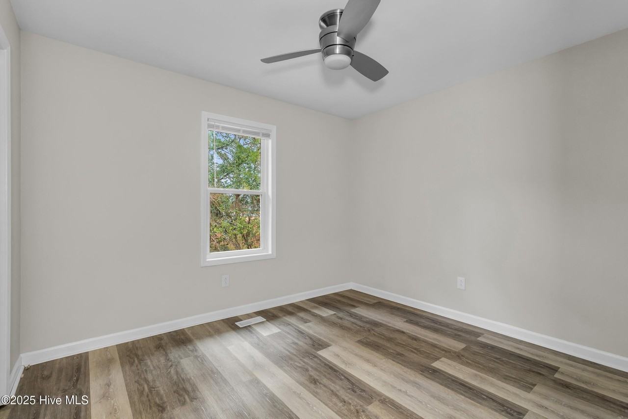 1106 Navidad Bank Ct - Photo 2 of 32