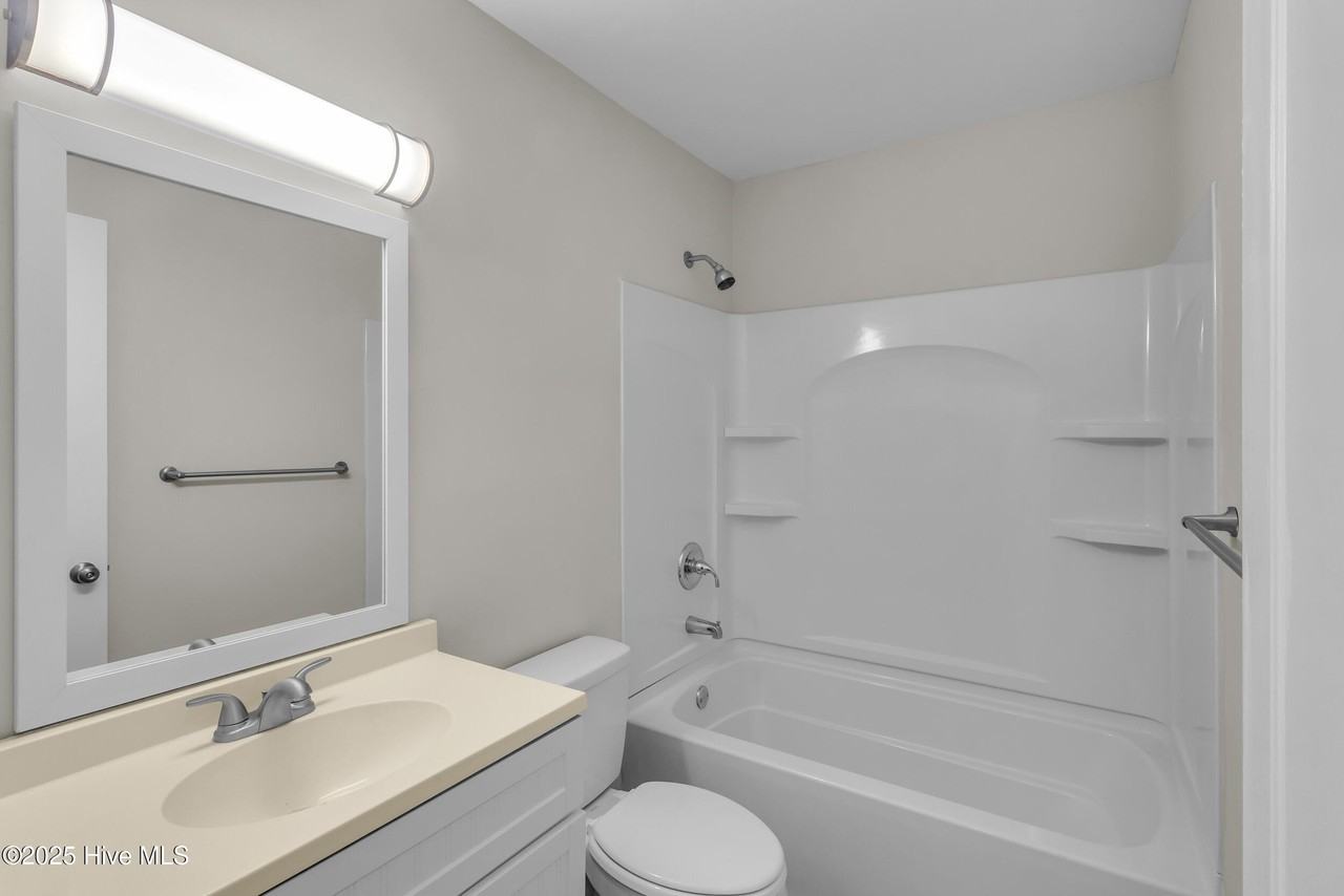 1106 Navidad Bank Ct - Photo 4 of 32