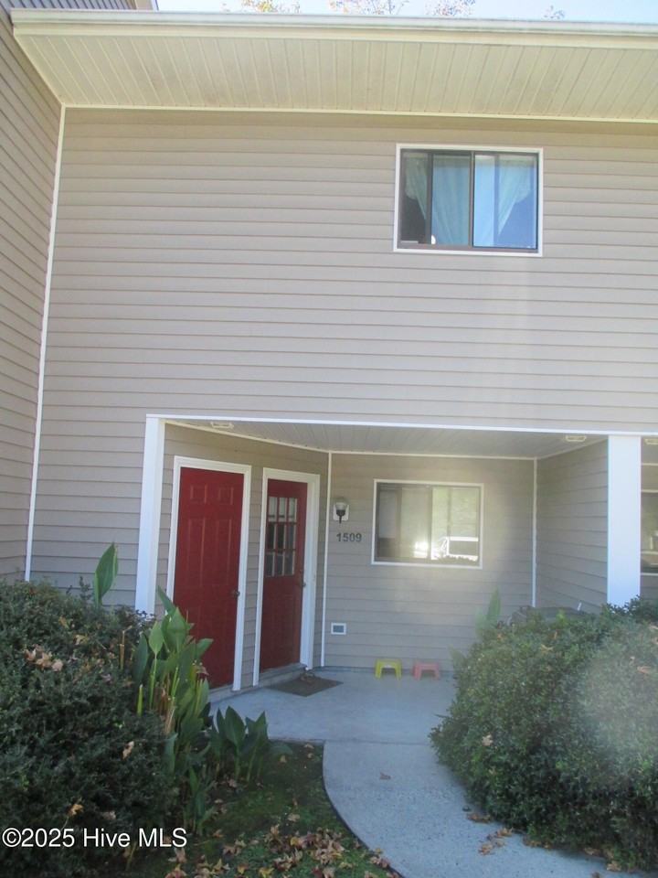 1509 College Way - Photo 2 of 24