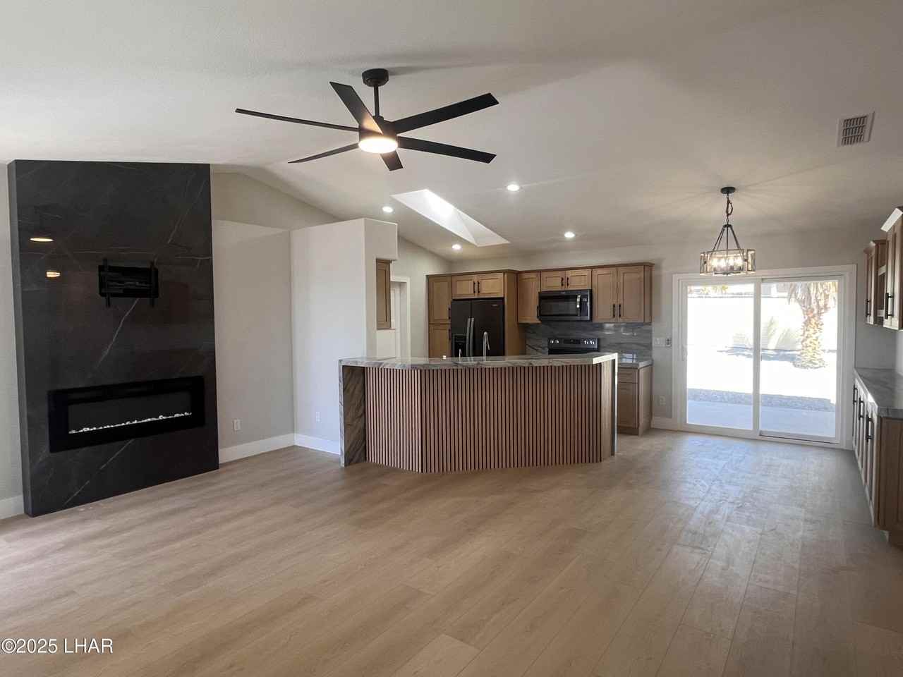 90 Laurentide Lane - Photo 3 of 20