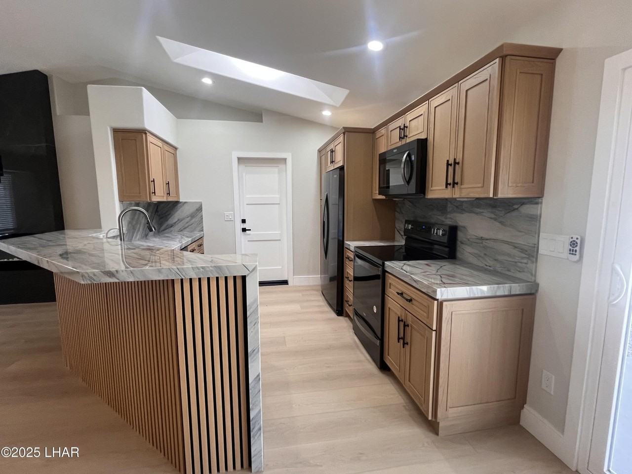 90 Laurentide Lane - Photo 4 of 20