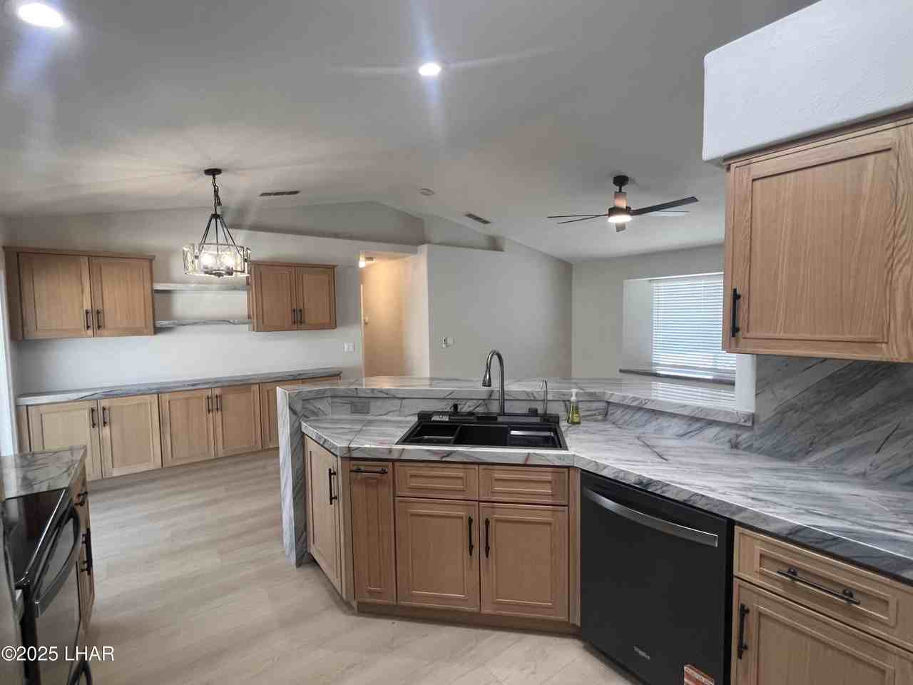 90 Laurentide Lane - Photo 5 of 20