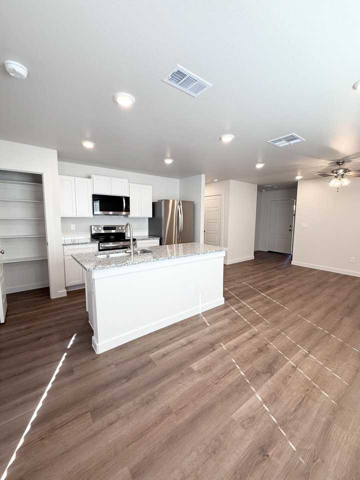 1615 North Clinton Avenue - Photo 7 of 21