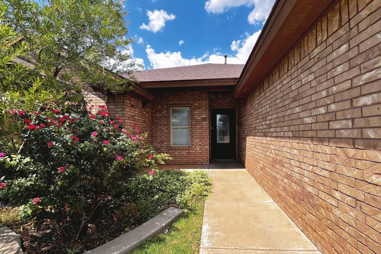 5518 104th St - Photo 2 of 31